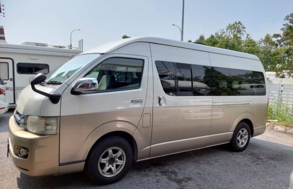 Campervan Toyota Hiace 2.7 Petrol