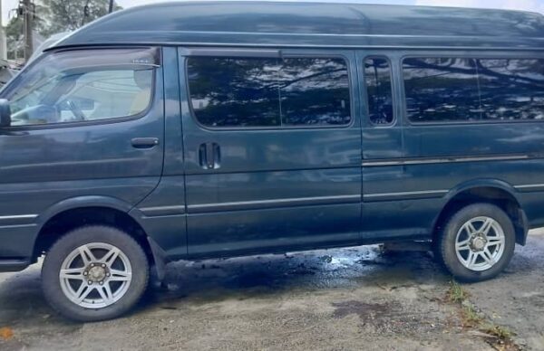 Toyota Hiace Campervan (MT-37)